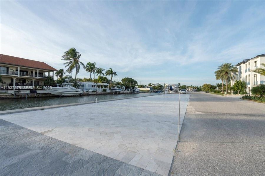 Community amenities in , Marathon (Image 76).