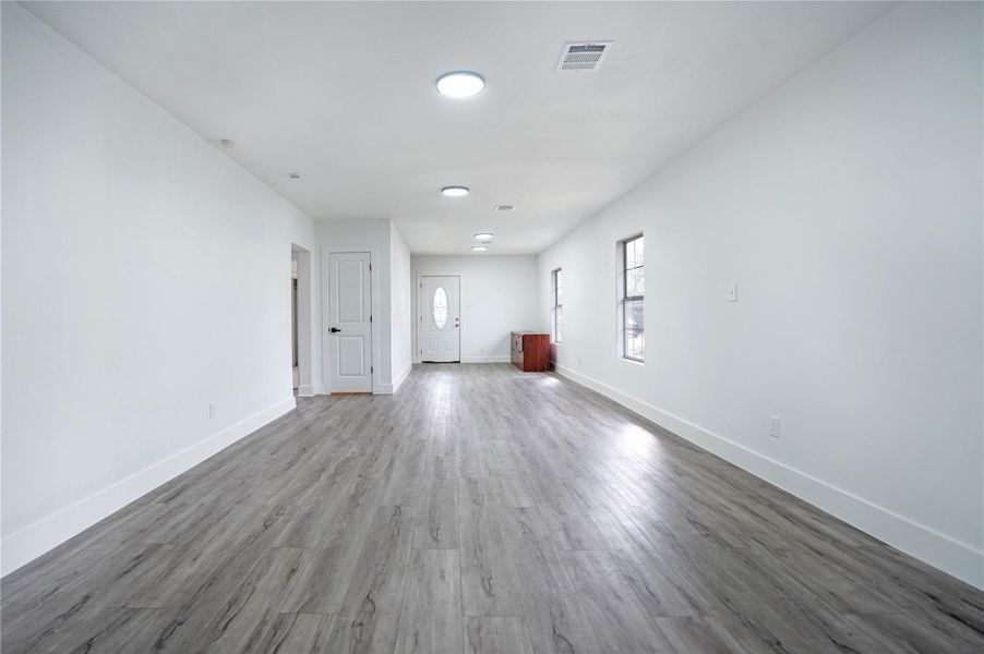 Spacious, unfurnished interior of a new home in , Houston (Image 9).