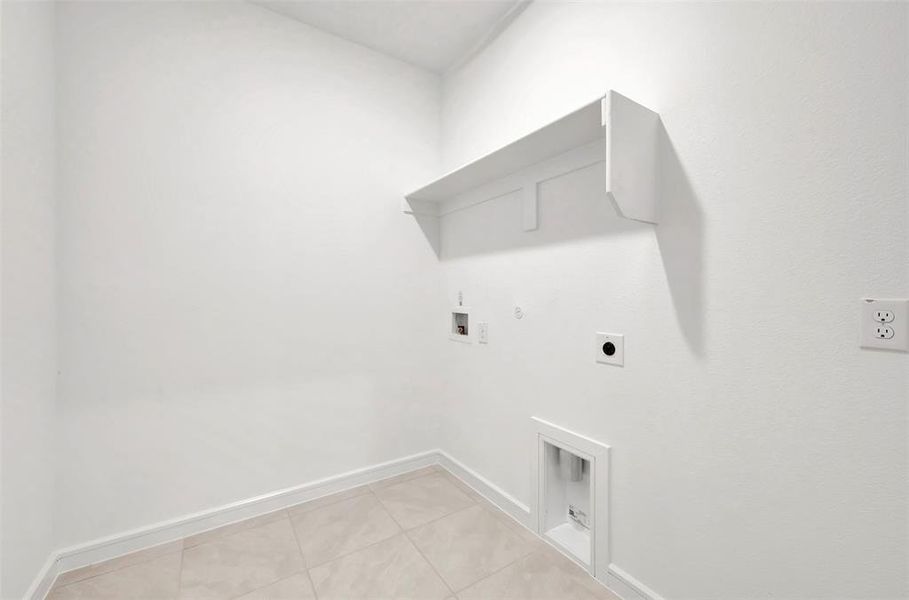 Spacious, unfurnished interior of a new home in Rolling Ridge, Van Alstyne (Image 21).