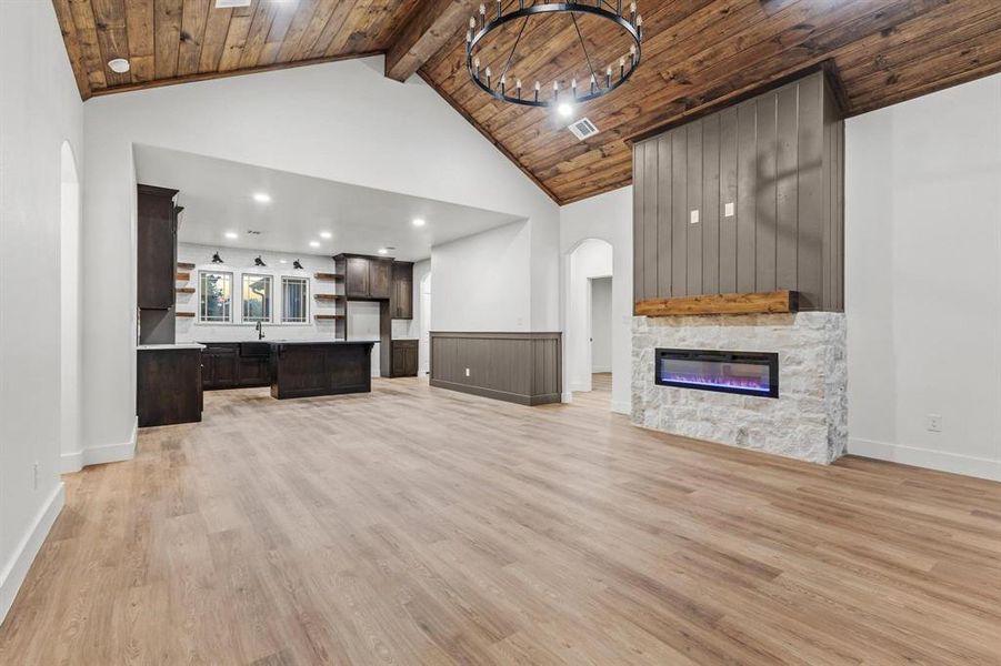 Spacious, unfurnished interior of a new home in , Bonham (Image 31).