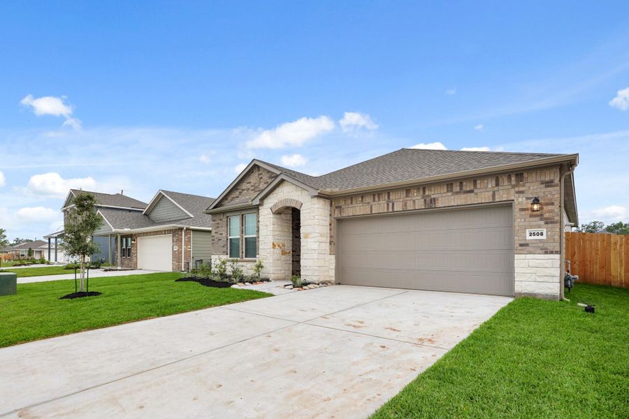 Front exterior of a new home in Valor Park, Bay City, TX, highlighting curb appeal (Image 17).