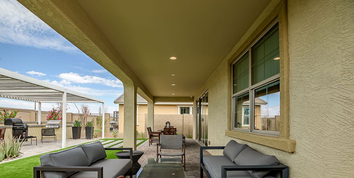 Jade-model-backyard GALLERY