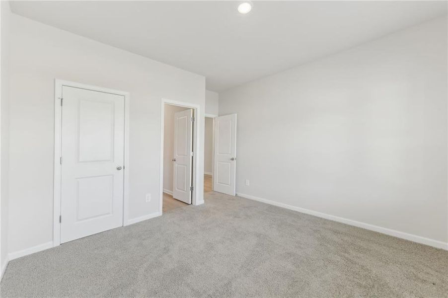 Spacious, unfurnished interior of a new home in Ivey Township, Dallas (Image 41).