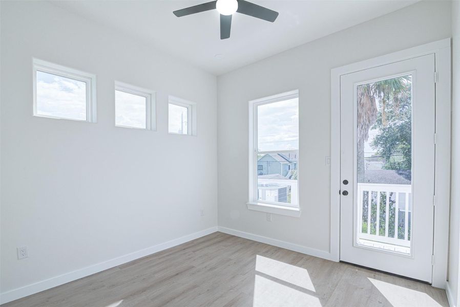 Spacious, unfurnished interior of a new home in , Galveston (Image 39).