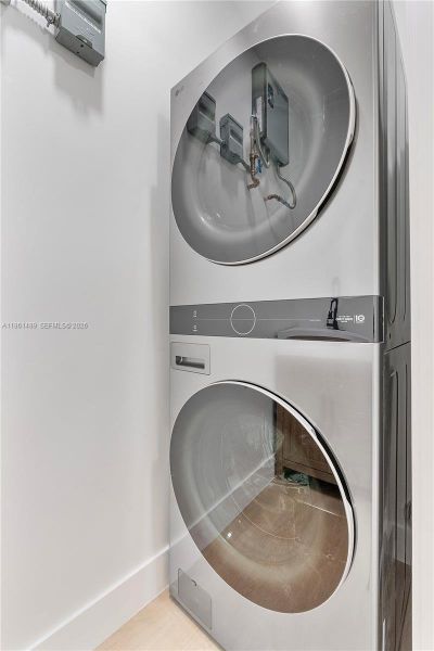 Close-up of interior finishes inside a home in , Fort Lauderdale (Image 22).