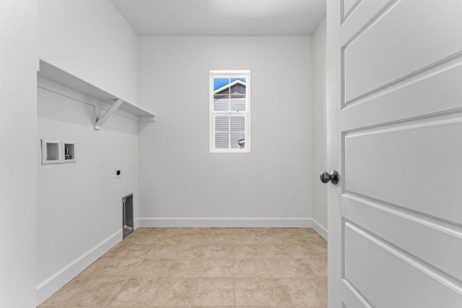 Representative unfurnished interior of a home built from the Bailey by Taylor Morrison in Dawson Trails Town Collection, Castle Rock (Image 18).
