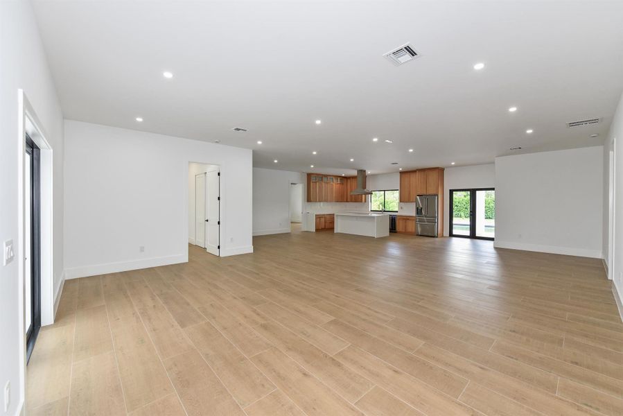 Spacious, unfurnished interior of a new home in , West Palm Beach (Image 16).