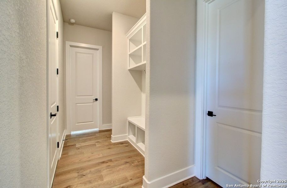 Spacious, unfurnished interior of a new home in Verandas at the Rim, San Antonio (Image 16). Spacious, unfurnished interior of a new home in Verandas at the Rim, San Antonio (Image 16).