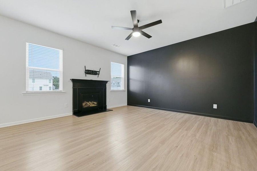 Spacious, unfurnished interior of a new home in Creekside Landing, Dallas (Image 24).