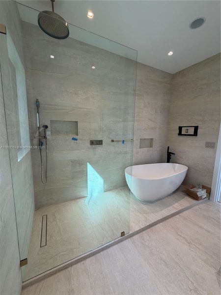 Furnished interior view inside a new home in , Hollywood (Image 41).