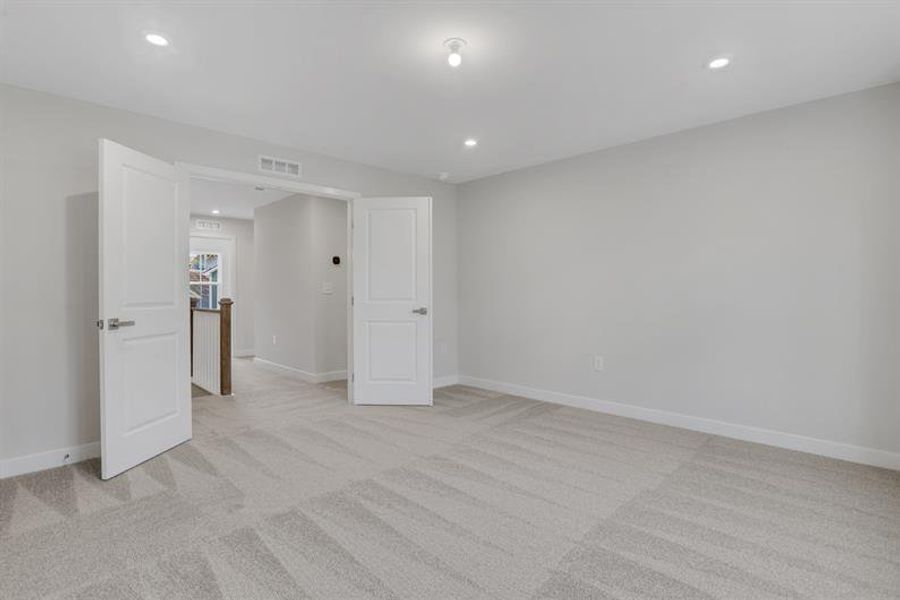 Spacious, unfurnished interior of a new home in Crystal Falls, Dawsonville (Image 36).