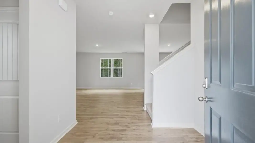 Spacious, unfurnished interior of a new home in Oaks at Cedar Grove, Fairburn (Image 12).