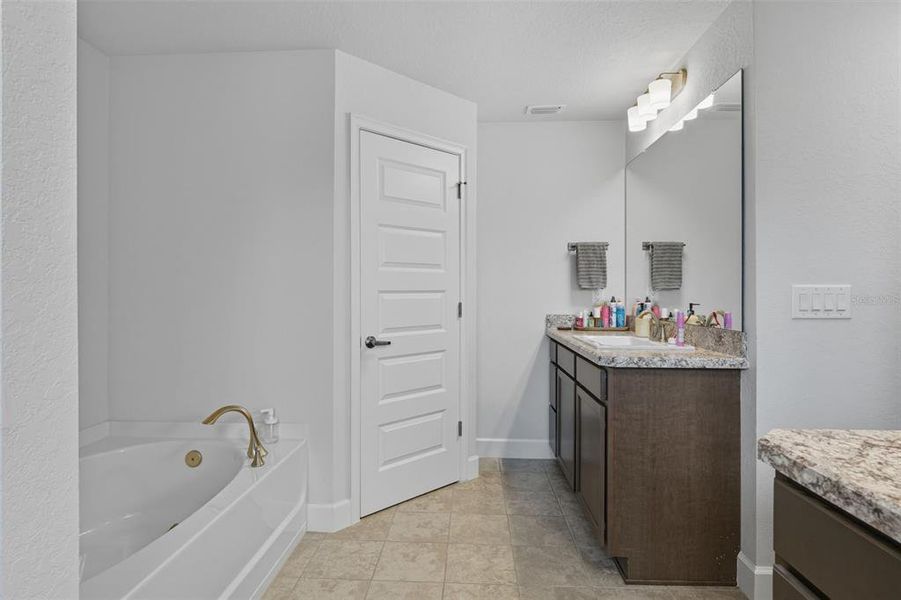Furnished interior view inside a new home in Spring Hill, Spring Hill (Image 29).