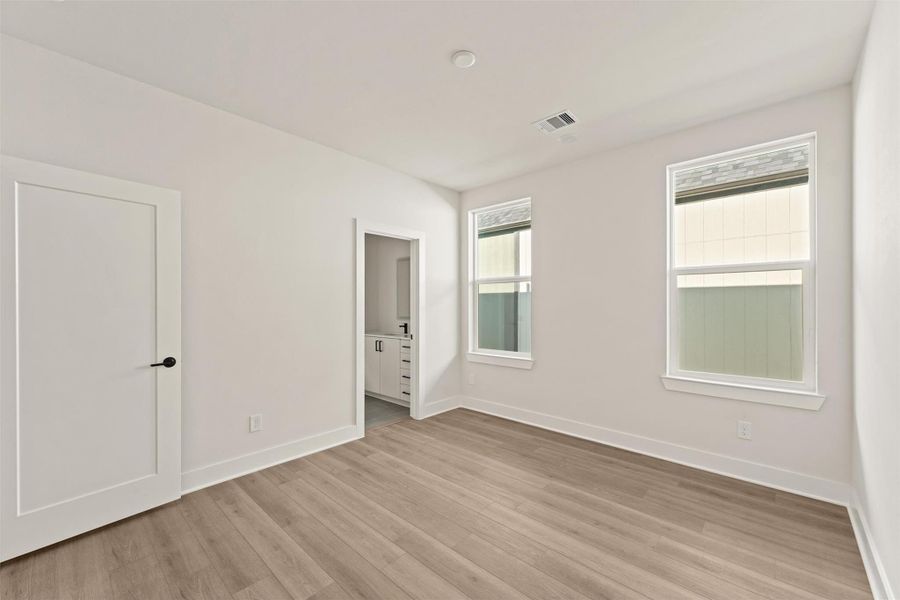 Spacious, unfurnished interior of a new home in Jesselton Square at Creekmont, Houston (Image 12). Spacious, unfurnished interior of a new home in Jesselton Square at Creekmont, Houston (Image 12).