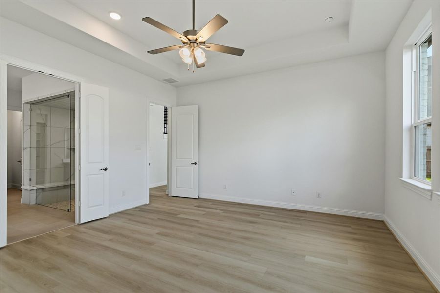 Spacious, unfurnished interior of a new home in Brookewater, Rosenberg (Image 24).