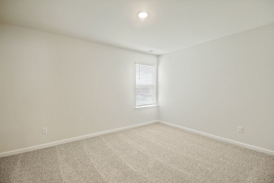 Spacious, unfurnished interior of a new home in Birdhaven, Lexington (Image 27).