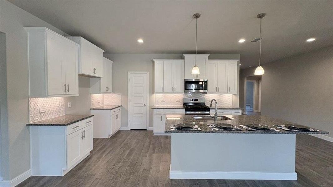 Furnished interior view inside a new home in Sandstone Estates, Granbury (Image 9).