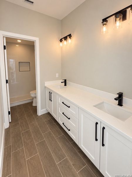 Furnished interior view inside a new home in , Eagle Pass (Image 4).