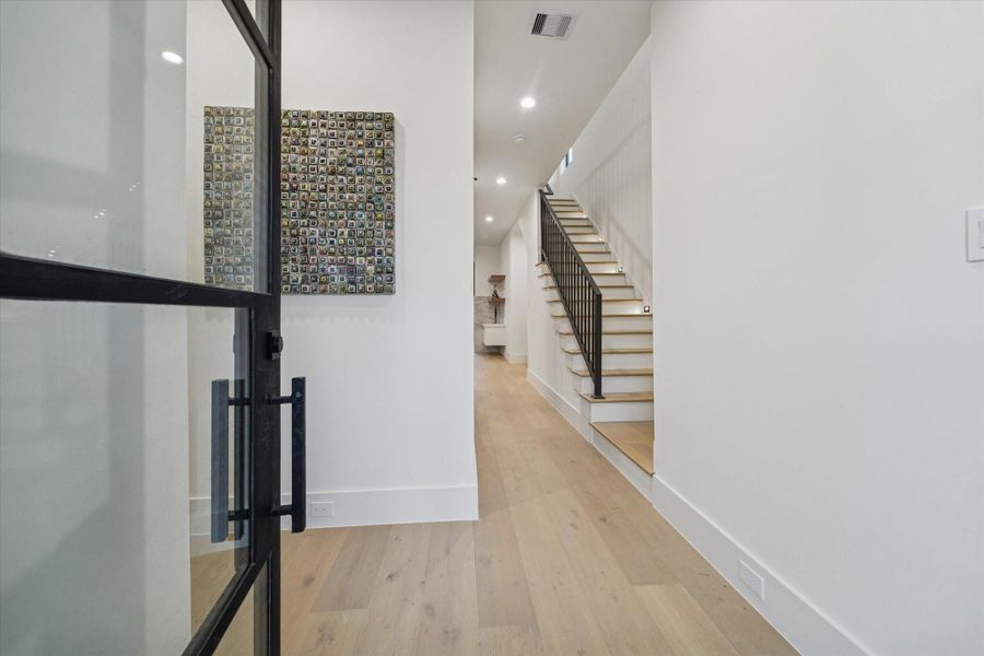 Spacious, unfurnished interior of a new home in , Houston (Image 20).