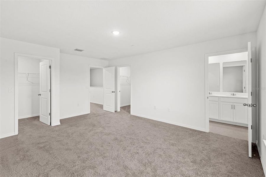 Spacious, unfurnished interior of a new home in Shenandoah Reserve, Orlando (Image 34).