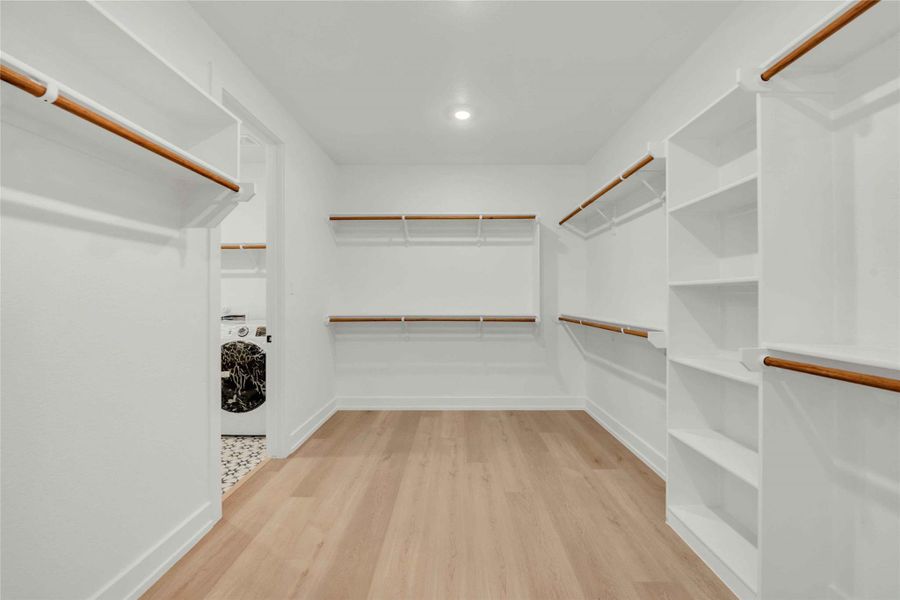 Spacious, unfurnished interior of a new home in Daniels Mountain, Georgetown (Image 29).
