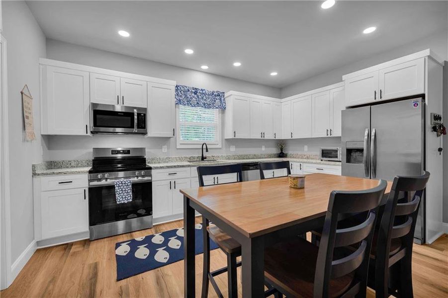Furnished interior view inside a new home in , Lavonia (Image 10).