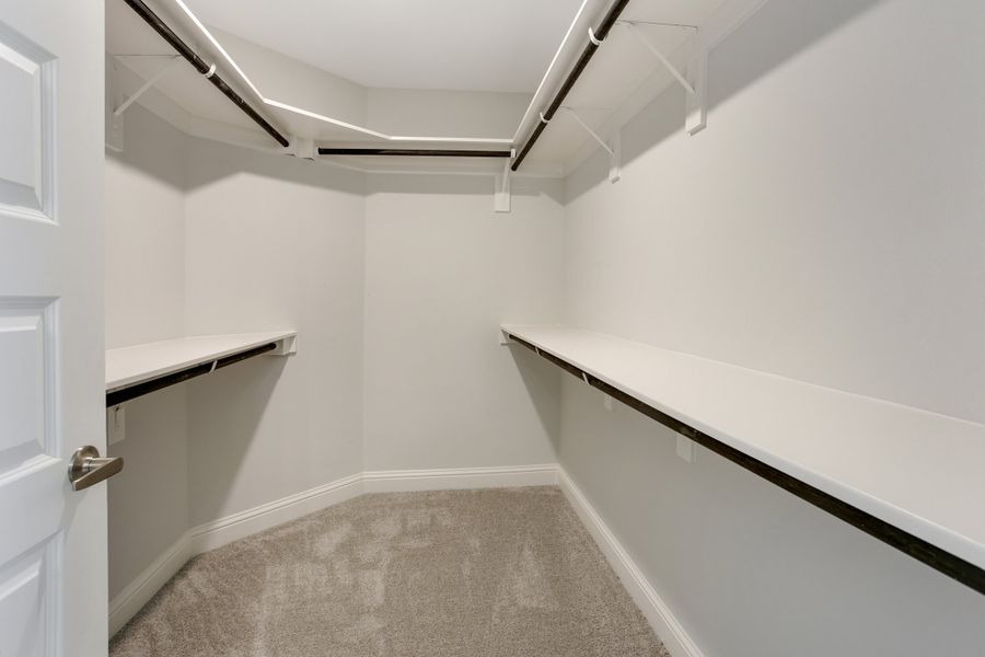 Spacious, unfurnished interior of a new home in Bayou Maison, Texas City (Image 20).