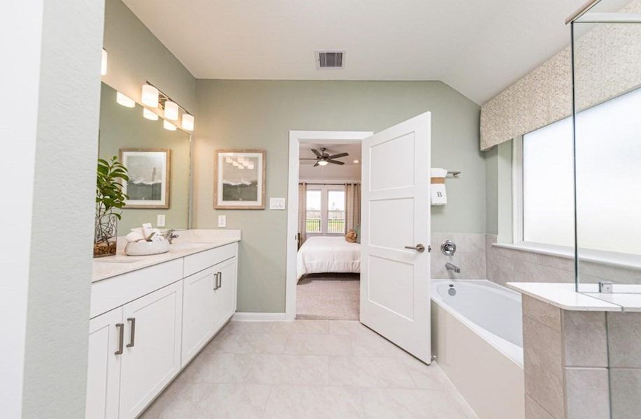 Furnished interior view inside a new home in Laurel Landing: Landmark Collection, Alvin (Image 10).