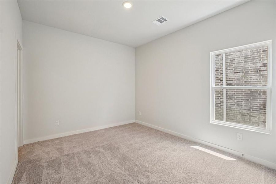 Spacious, unfurnished interior of a new home in Lone Oak, Alvarado (Image 20).