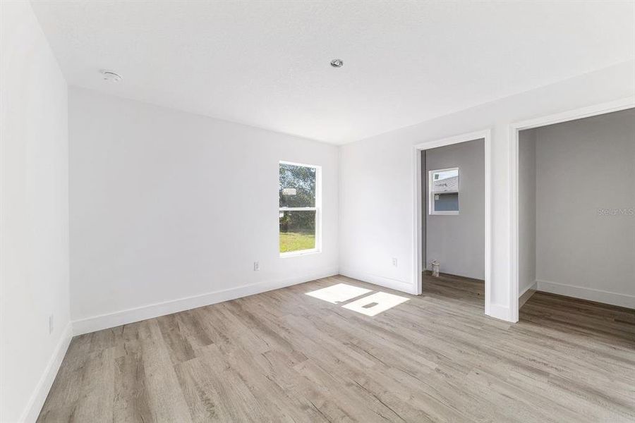 Spacious, unfurnished interior of a new home in , Ocala (Image 14).