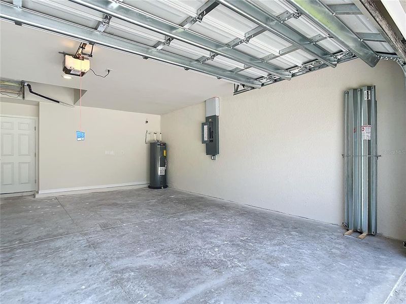 Spacious, unfurnished interior of a new home in , Port Charlotte (Image 12).