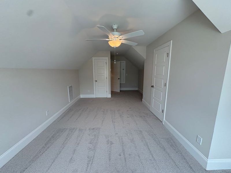 Spacious, unfurnished interior of a new home in Riverside Cove, Wilmington (Image 27).