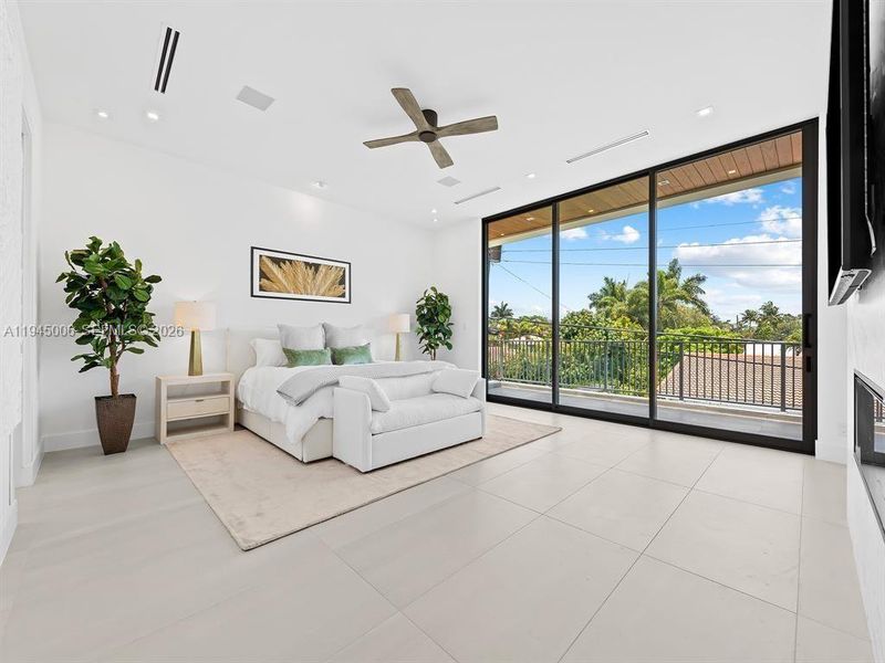 Furnished interior view inside a new home in , Fort Lauderdale (Image 7).
