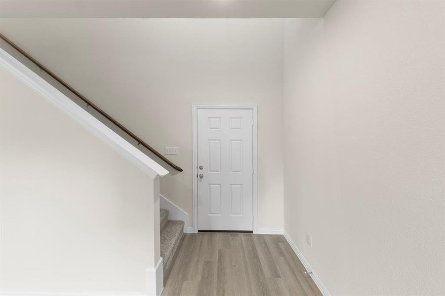 04. 936 S Holly - Entry