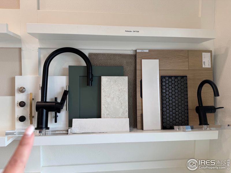 EXAMPLE PHOTO: SELECTIONS EXAMPLE PHOTO: SELECTIONS