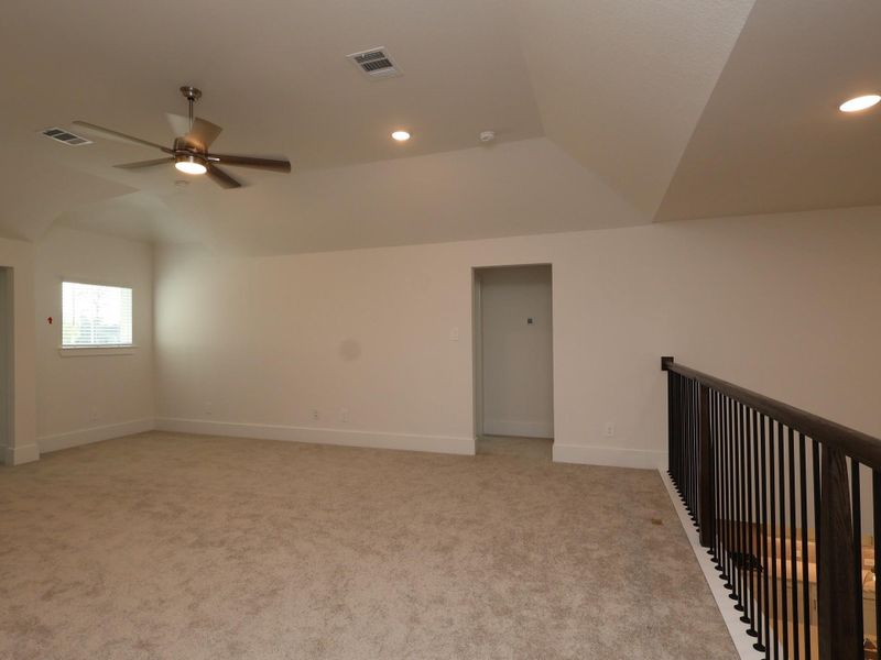 Spacious, unfurnished interior of a new home in Sorella, Tomball (Image 21).