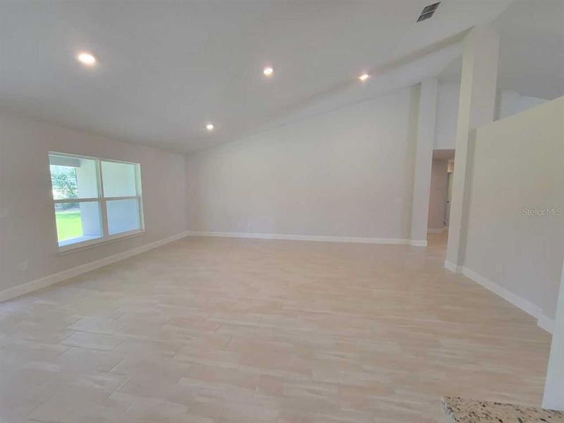 Spacious, unfurnished interior of a new home in , Ocala (Image 22).