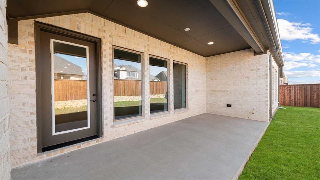 Exterior details and patio area of a home in Ventana, Fort Worth (Image 2).