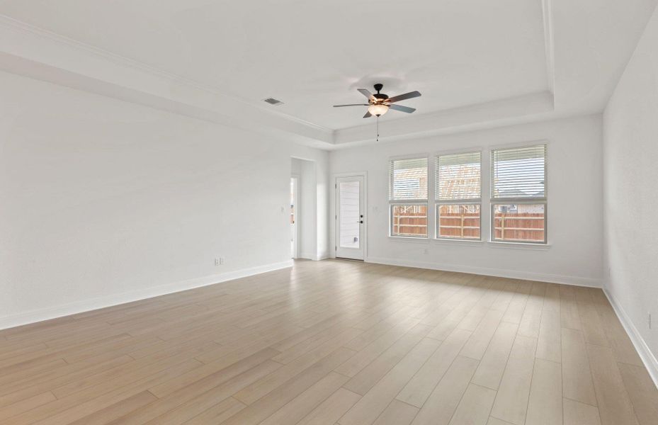 Spacious, unfurnished interior of a new home in Santa Rita Ranch, Liberty Hill (Image 25).