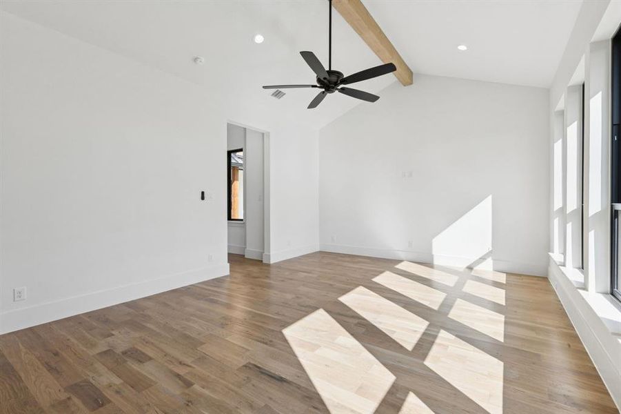Spacious, unfurnished interior of a new home in , Weatherford (Image 20).