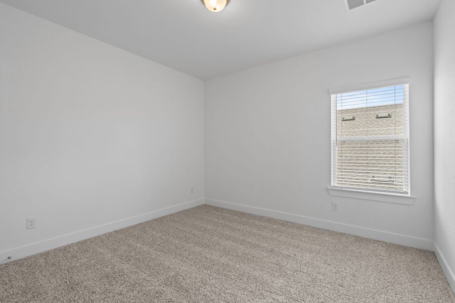 Spacious, unfurnished interior of a new home in Wood Leaf Reserve, Tomball (Image 35).