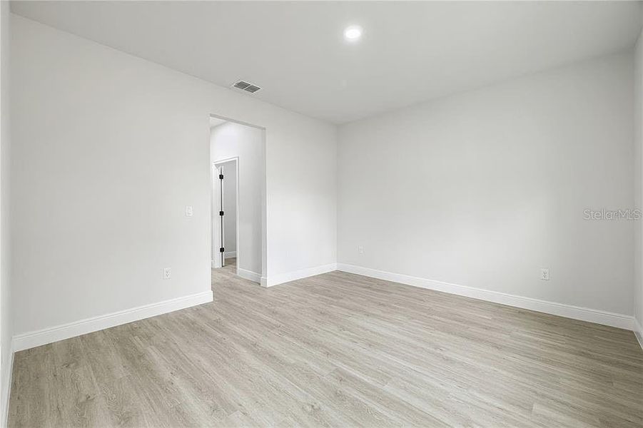 Spacious, unfurnished interior of a new home in , Citrus Springs (Image 26).