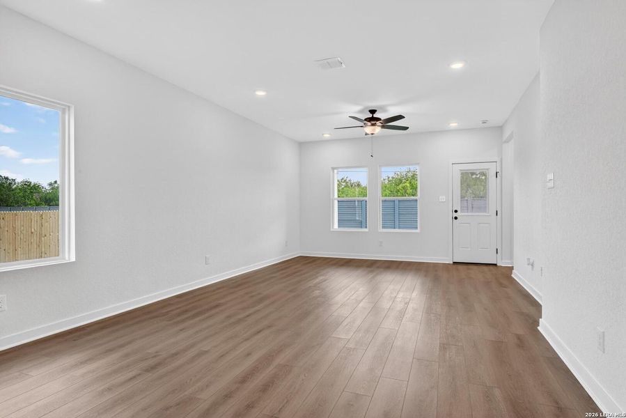 Spacious, unfurnished interior of a new home in Saddlebrook Ranch, Schertz (Image 13).