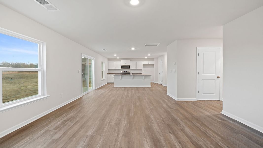 Spacious, unfurnished interior of a new home in Cedar Gap, Fountain Inn (Image 20).
