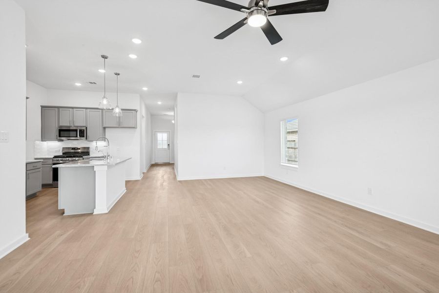 Spacious, unfurnished interior of a new home in Miller's Pond, Rosenberg (Image 6). Spacious, unfurnished interior of a new home in Miller's Pond, Rosenberg (Image 6).