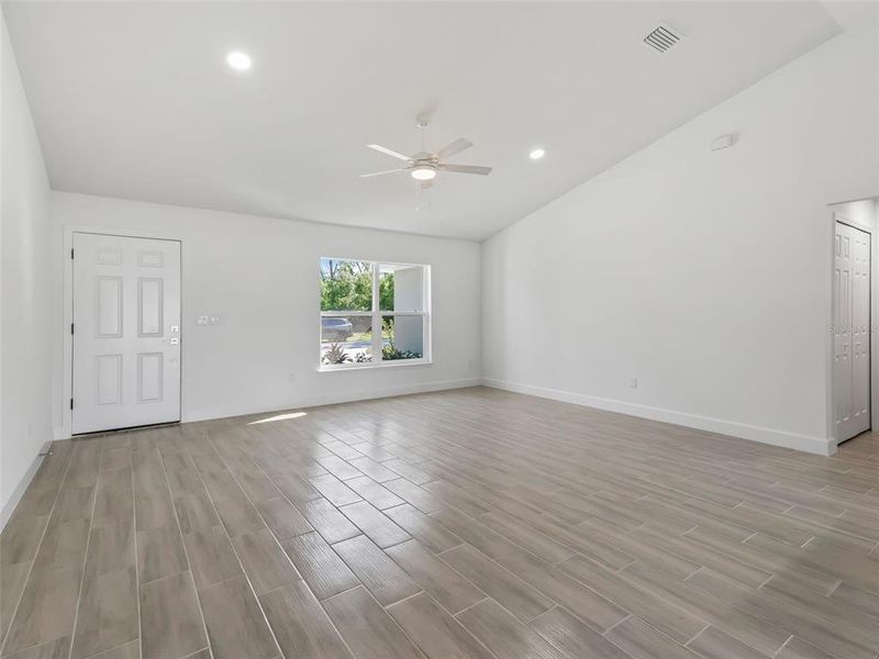 Spacious, unfurnished interior of a new home in , Ocala (Image 28).