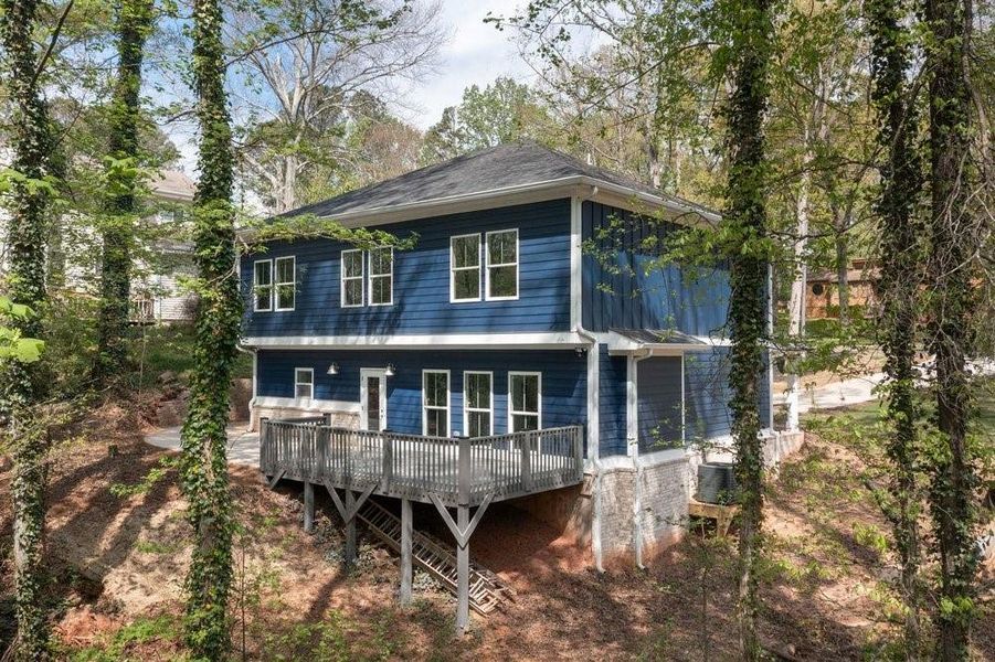 Exterior details and patio area of a home in , Acworth (Image 24).