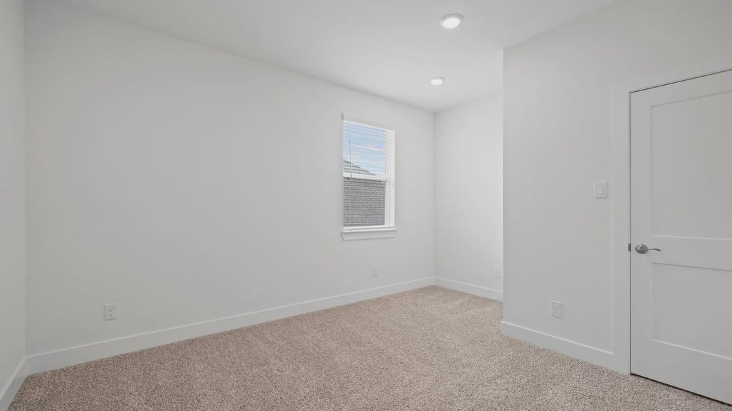 Spacious, unfurnished interior of a new home in Lakes of Cane Island, Katy (Image 28).