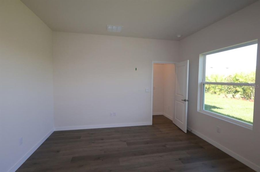 Spacious, unfurnished interior of a new home in , Apollo Beach (Image 15).