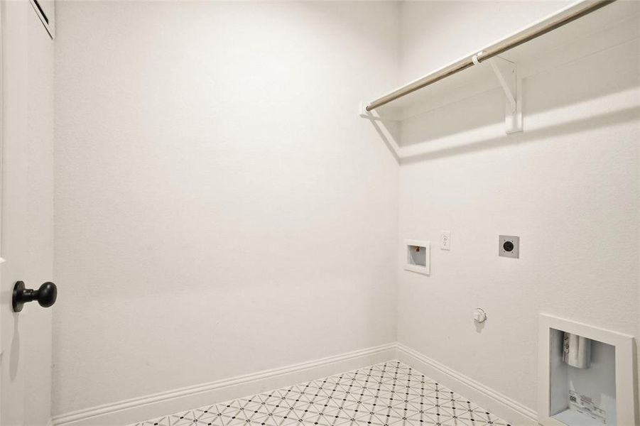 Spacious, unfurnished interior of a new home in , Weatherford (Image 14).